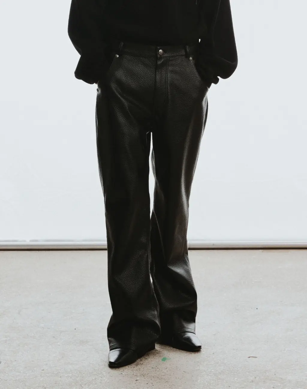 Obsidian Synthetic Leather Flare Pants [Black]