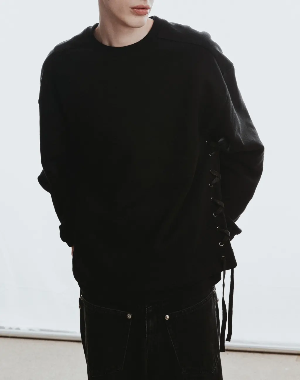 Side Lace-Up Sweatshirt [Black]