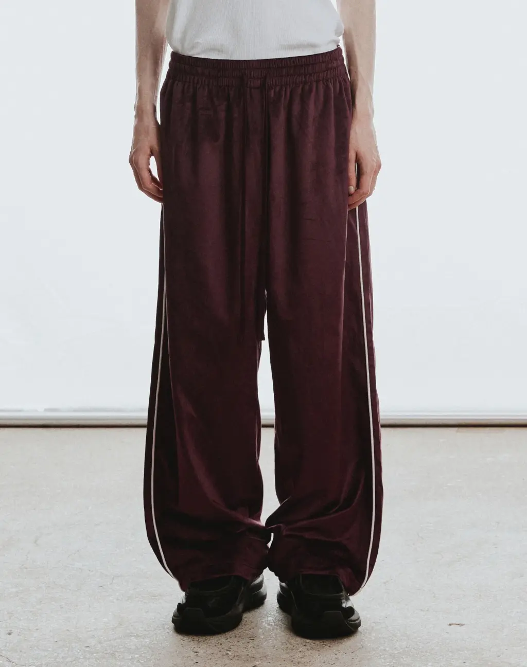 Lace-Up Logo Velvet Track Pants [Burgundy]