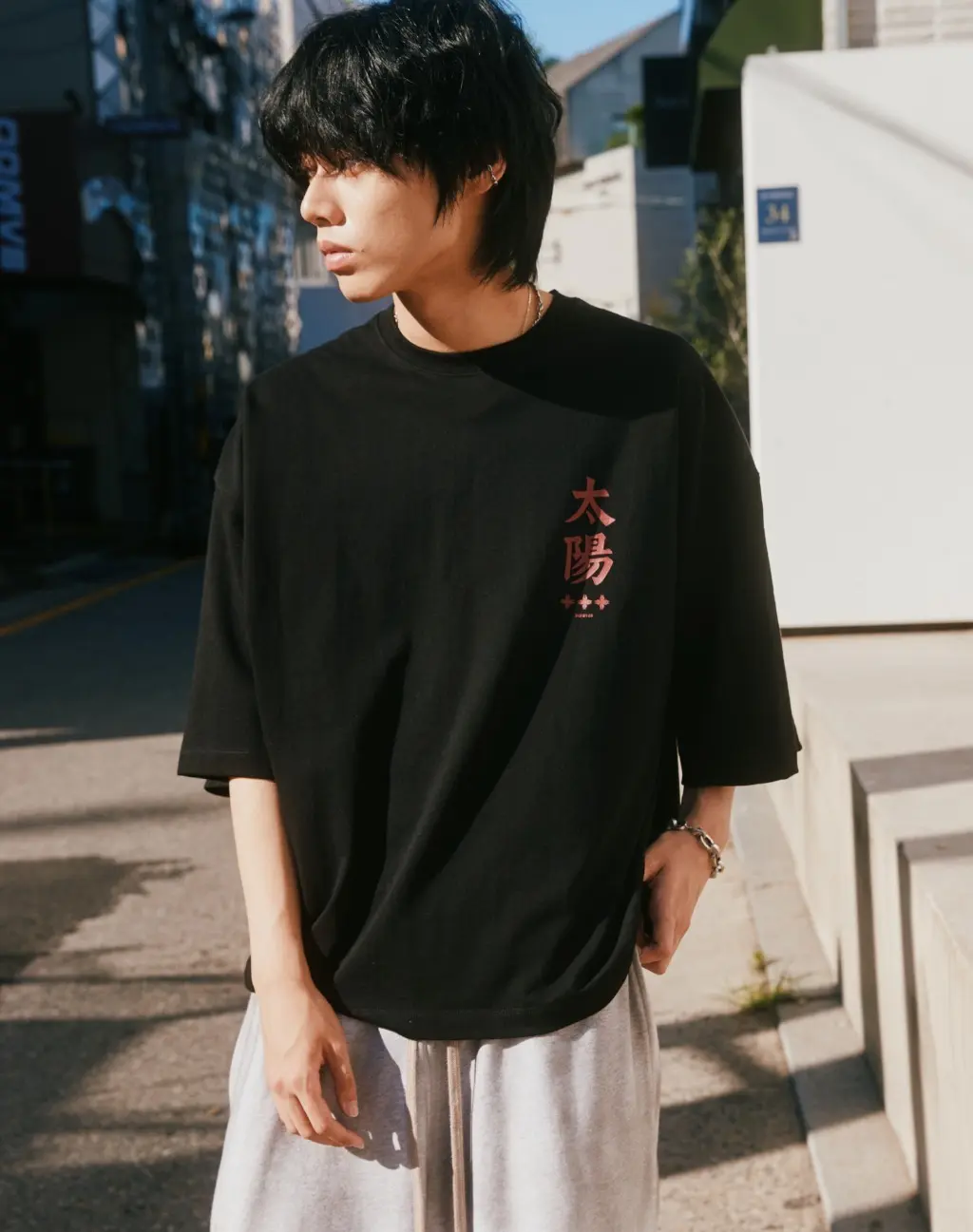 Line Over Half T-shirt [Black]