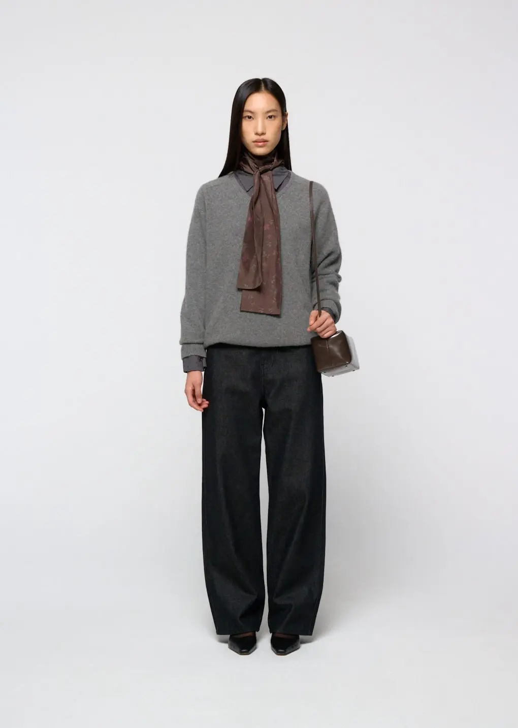 Racoon v-neck knit, Grey