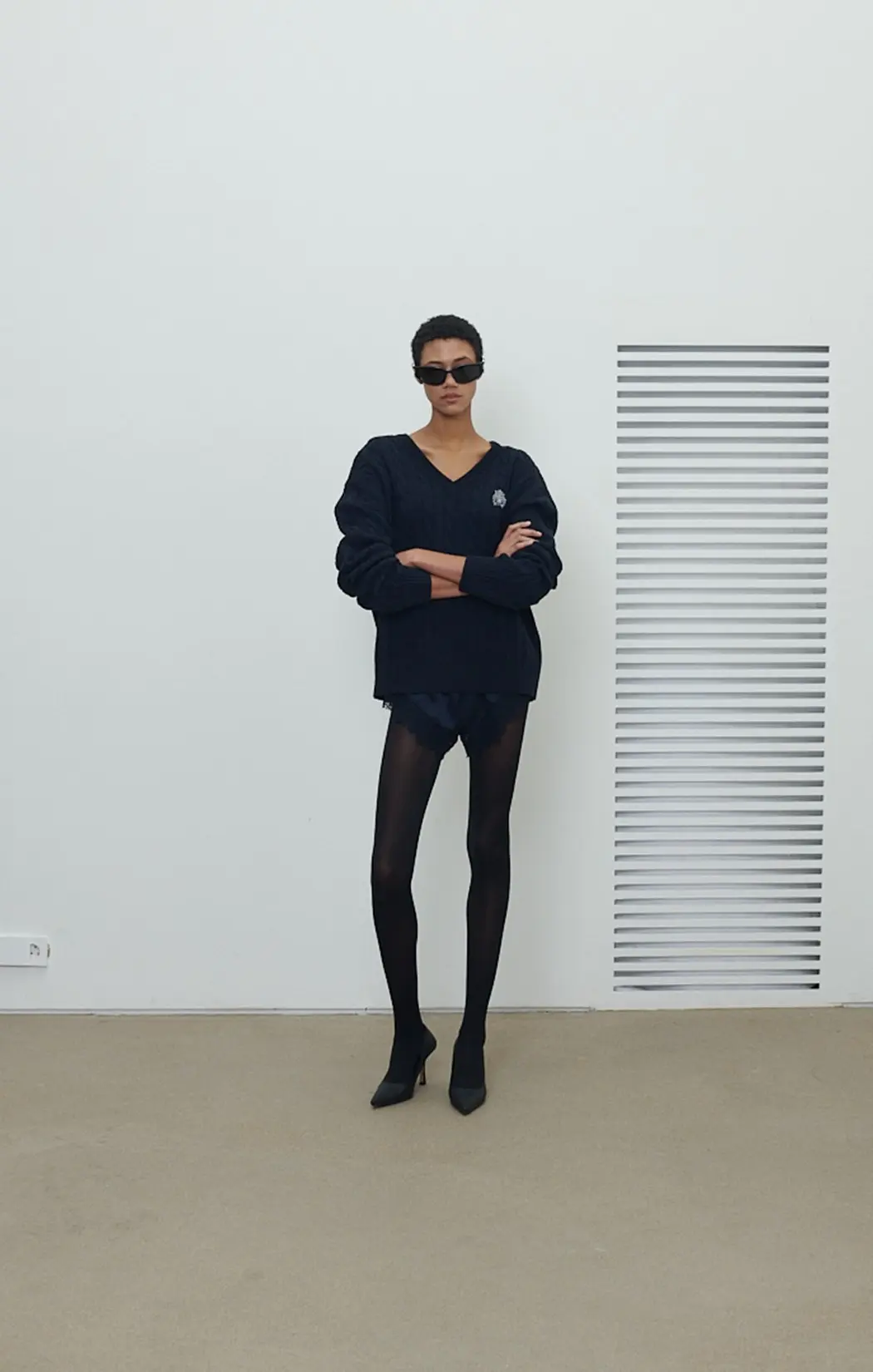 V-Neck Cable Knit Sweater (Navy)
