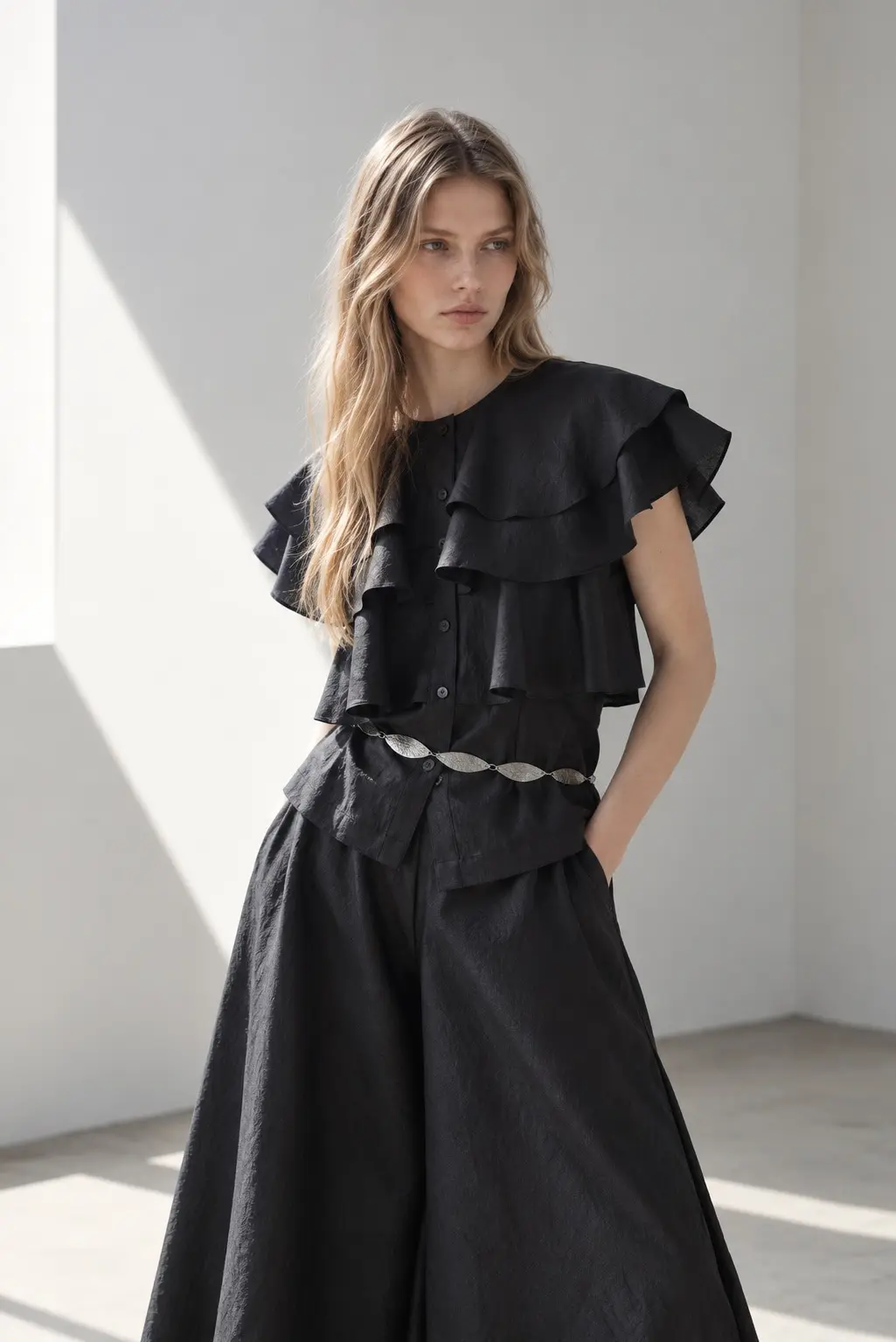 [CAHISIENNE] Loose-Fit 3-Tier Ruffle Sleeveless Blouse (Black)