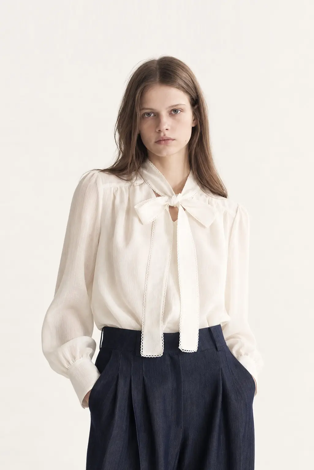 [CAHISIENNE] White Lace Trimming Ribbon Tie Blouse