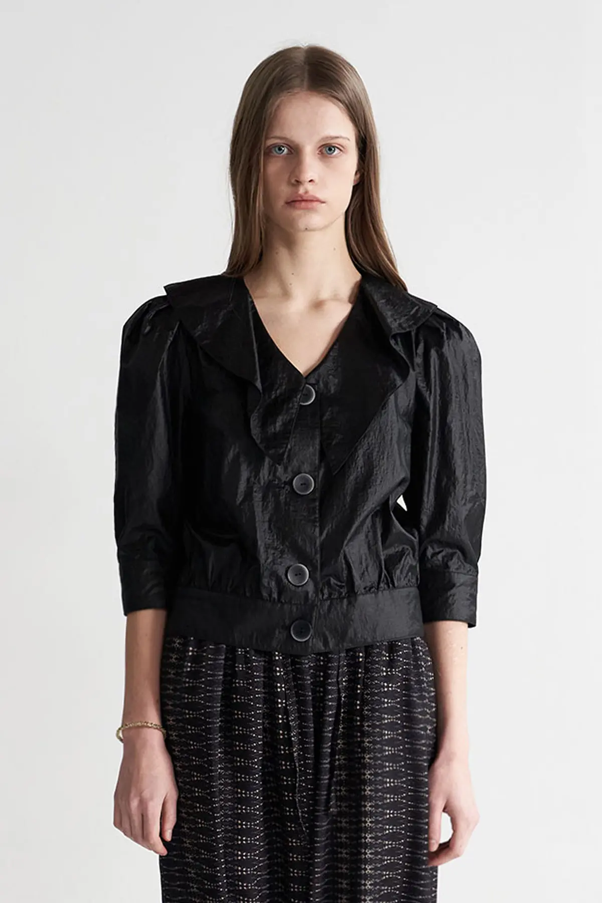 [CAHISIENNE 26SS] Glossy Ruffle Collar Volume Short Jacket