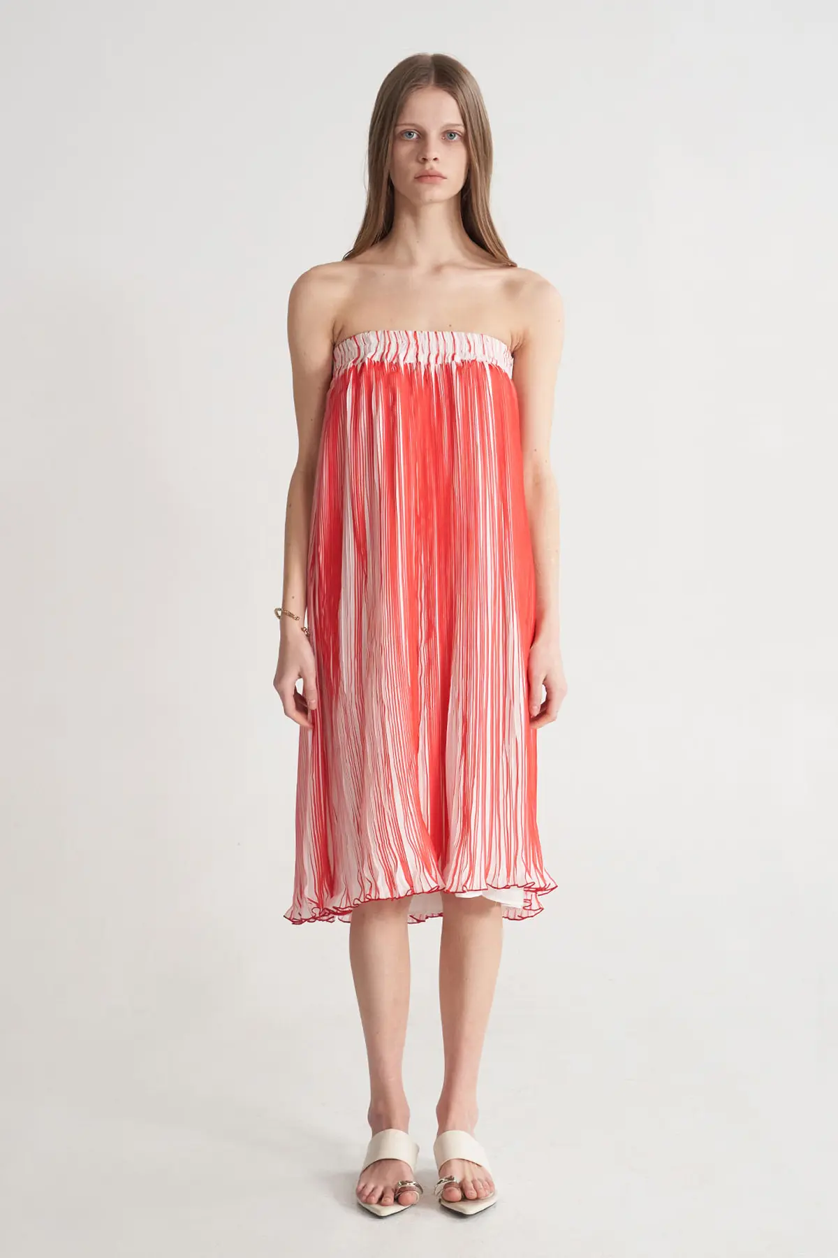 [CAHISIENNE 26SS] Red & White Pleated Off-Shoulder Banded Dress