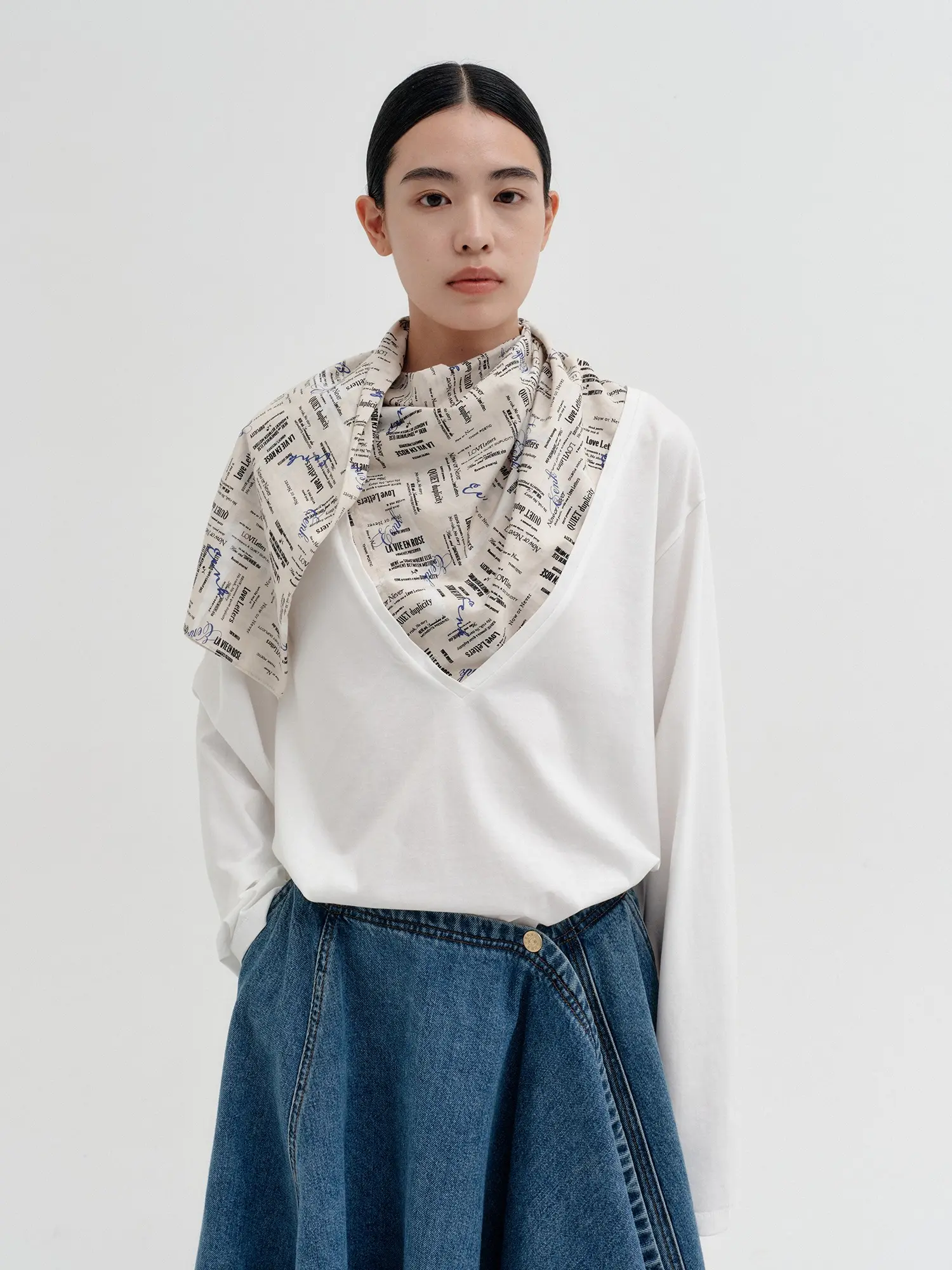 Detachable Scarf V-Neck T-Shirt - Ivory