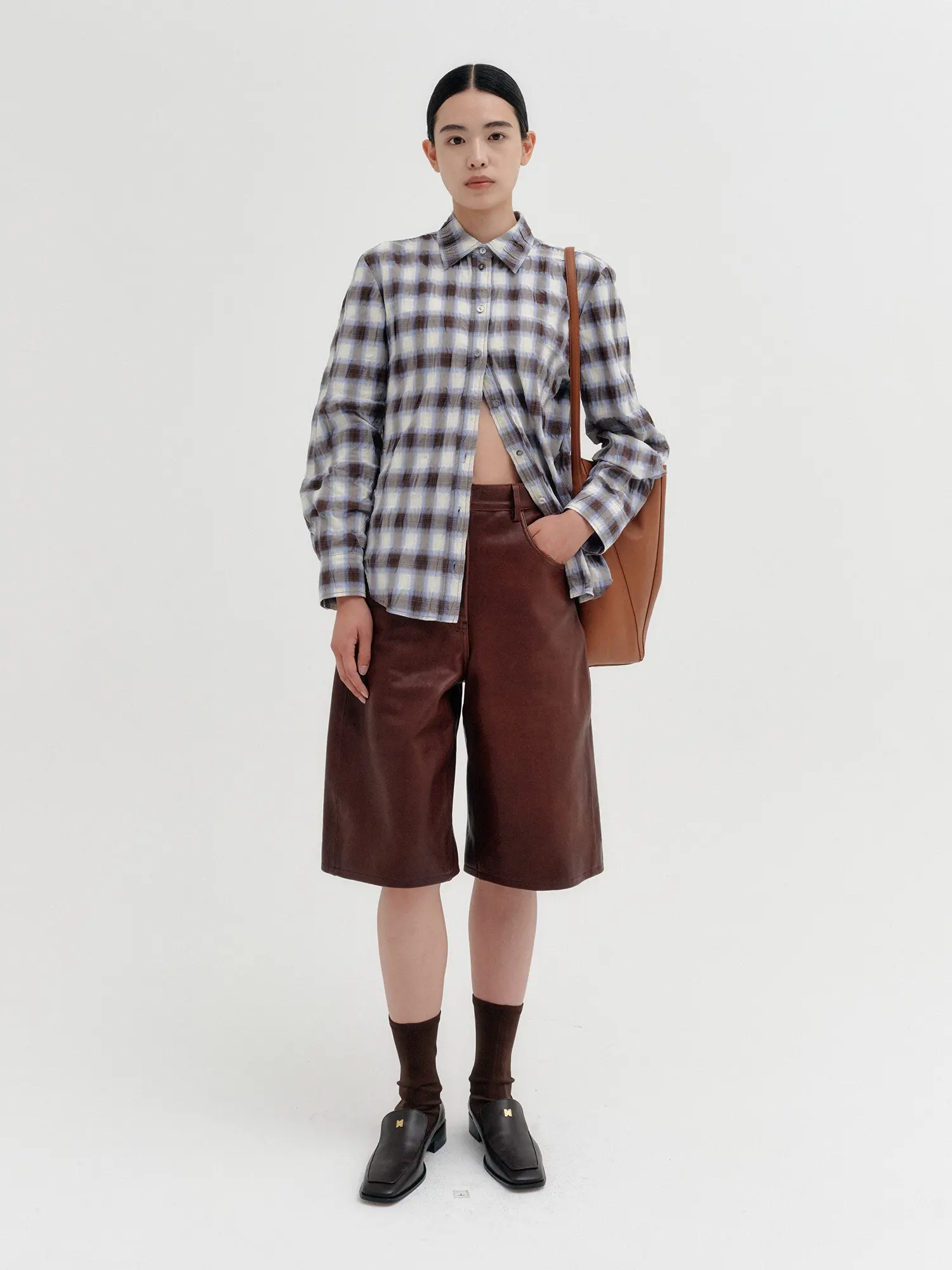 Relaxed Curve Leather Shorts - Brown