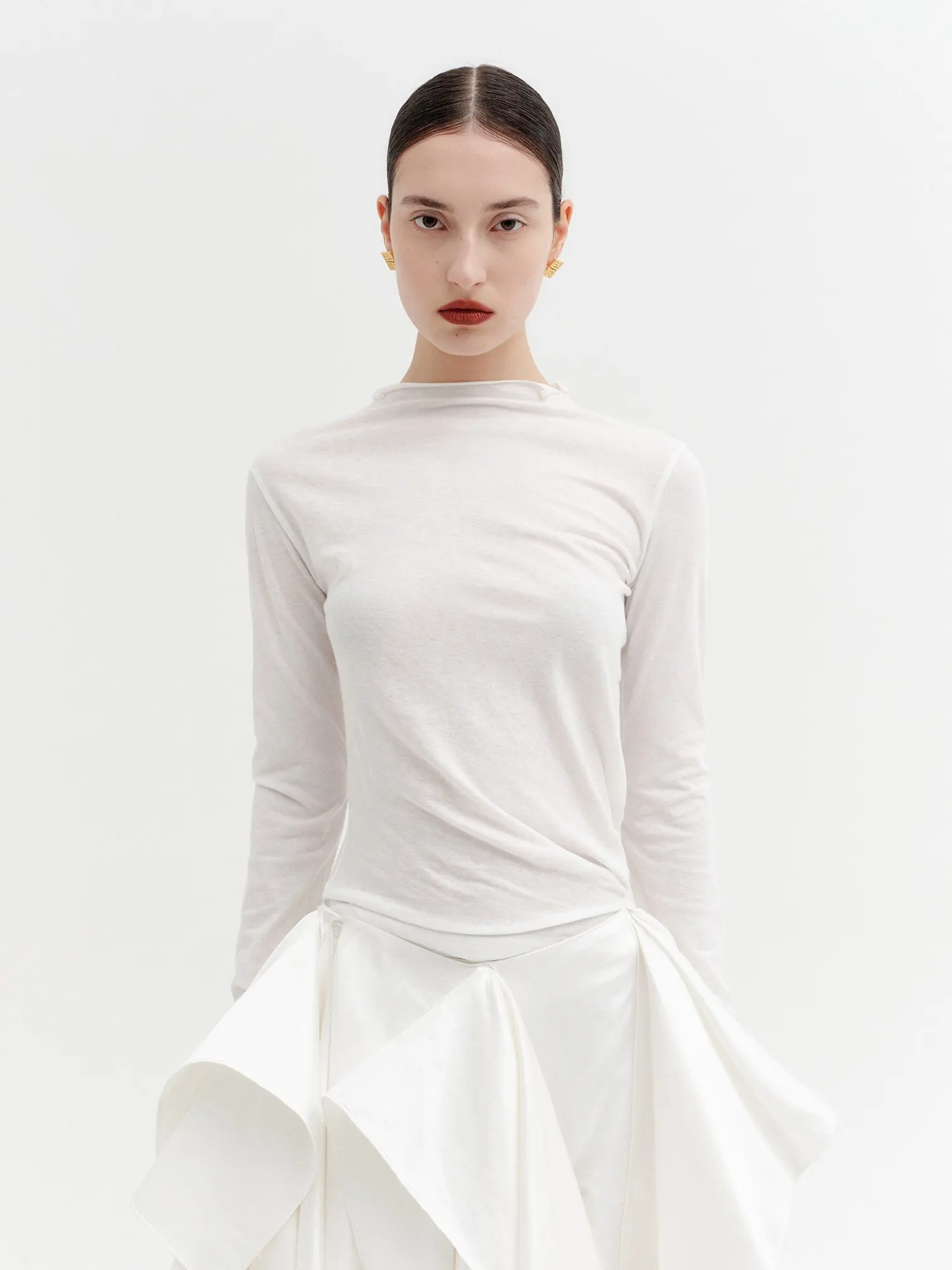 Unbalanced Twist Long Sleeve T-Shirt - White