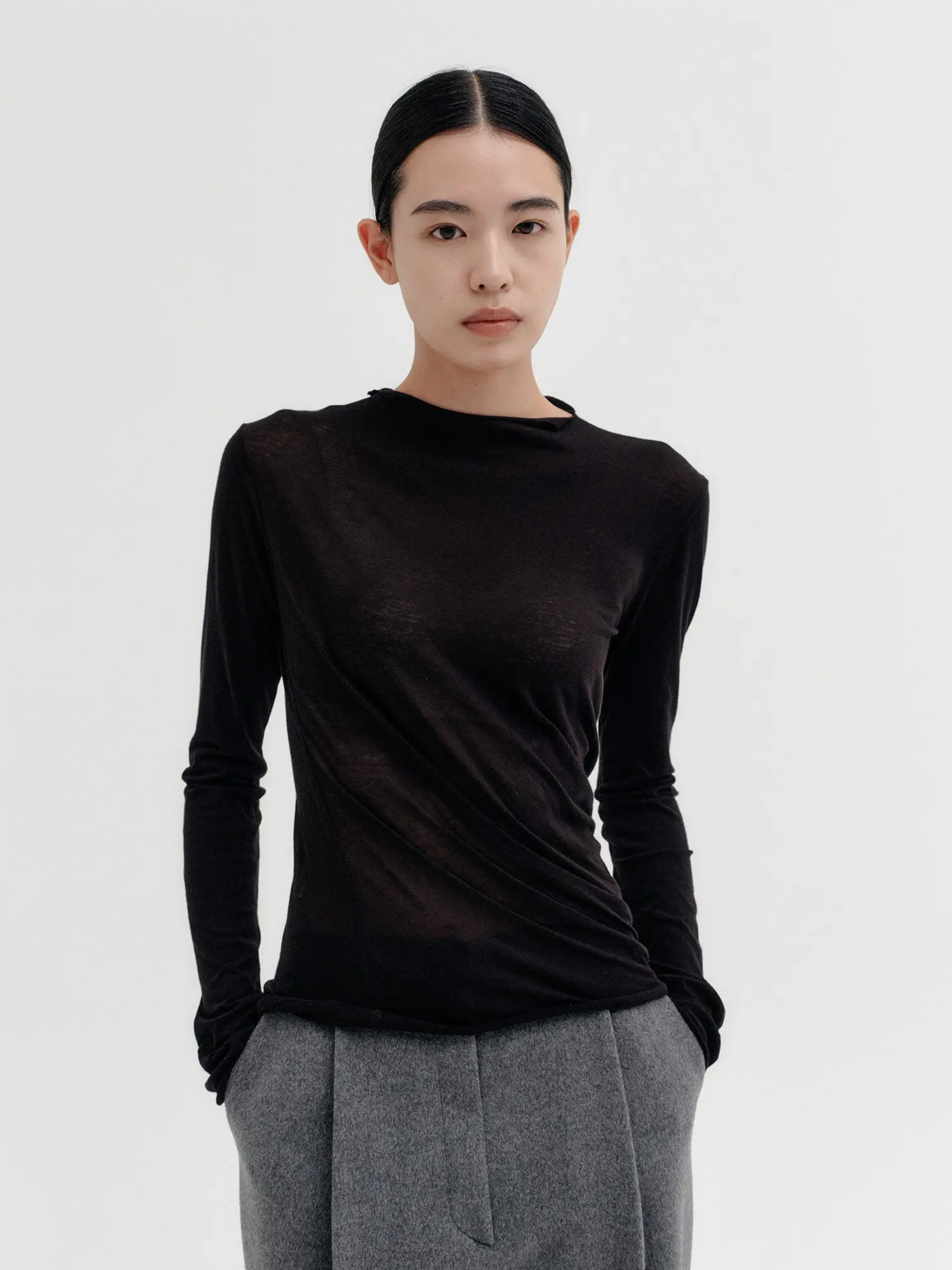 Unbalanced Twist Long Sleeve T-Shirt - Black