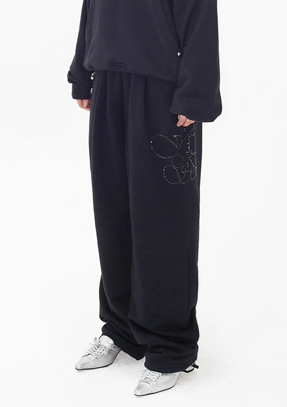 HIPHOP OVER BALLOON FIT CUBIC LETTERING TRAINING PANTS_CHARCOAL