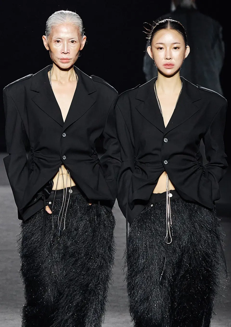 SLIT SLEEVE SHIRRING JACKET