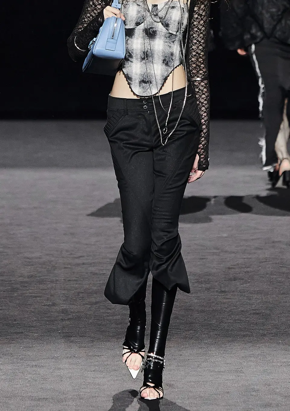 POINTED CAPRI PANTS
