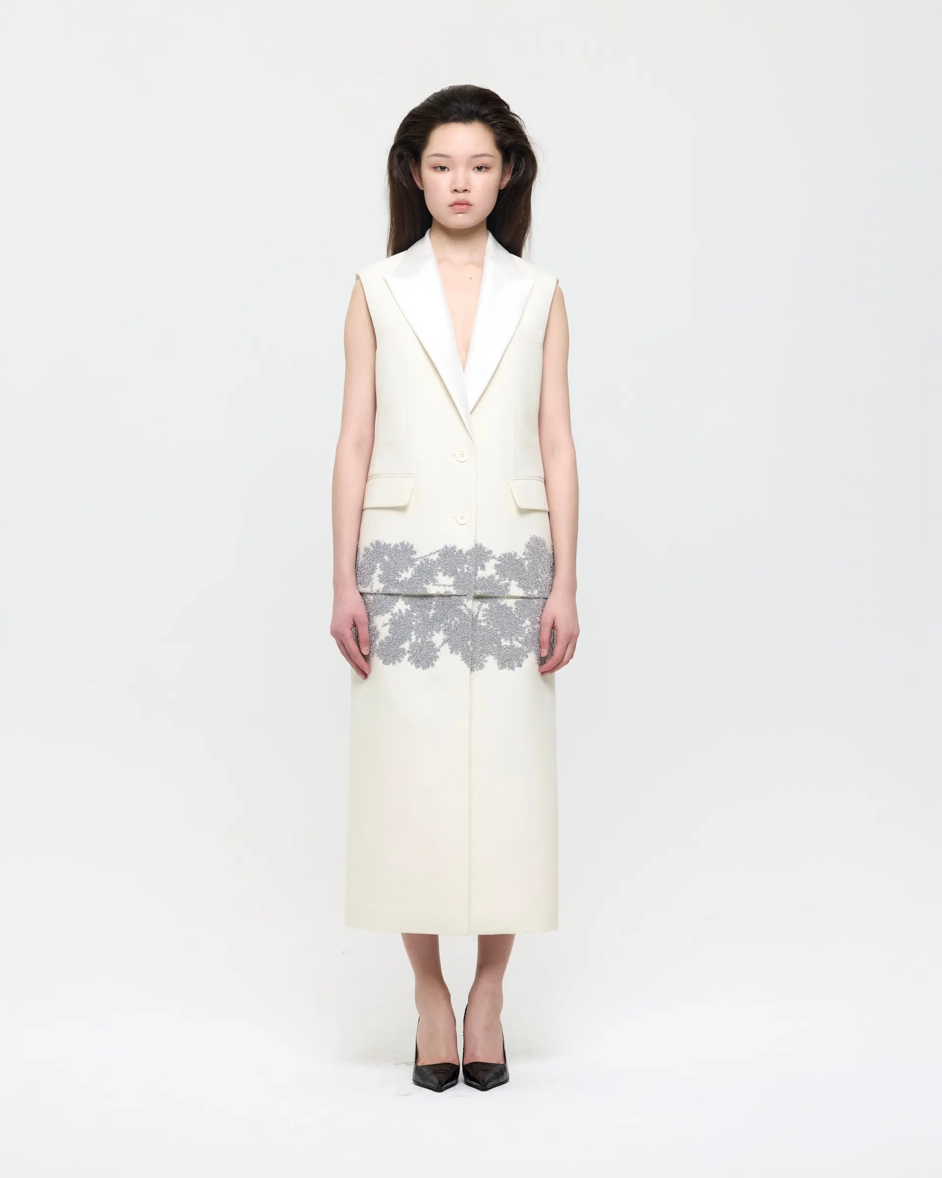 Daisy Embroidered Ivory Sleeveless Coat