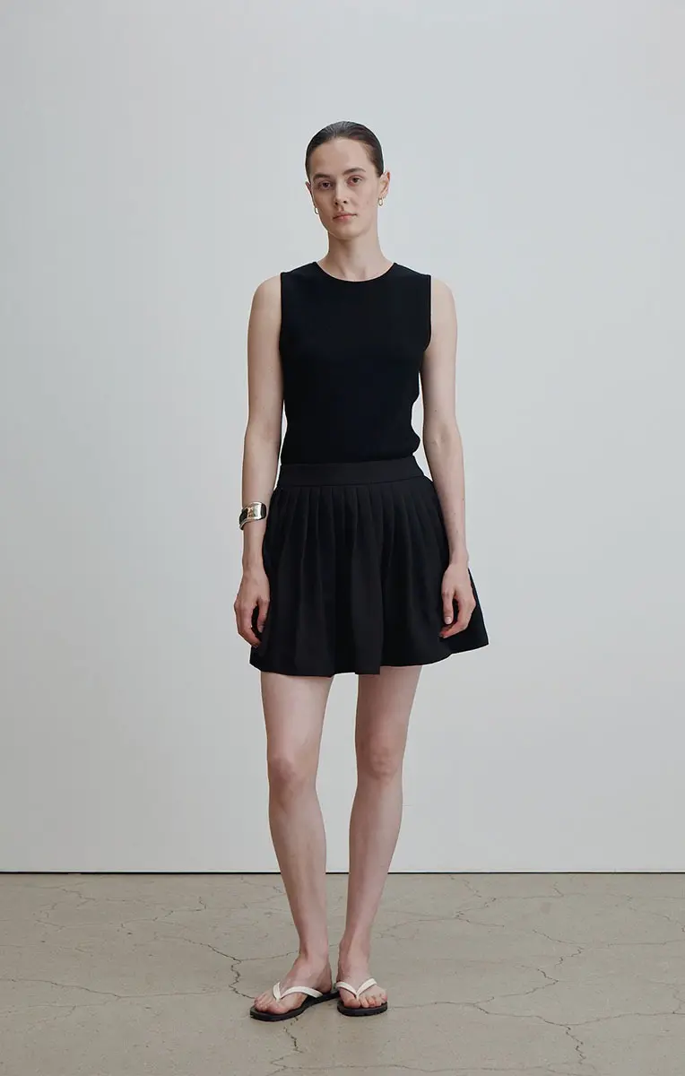 Milton Pleated Mini Skirt (Black)