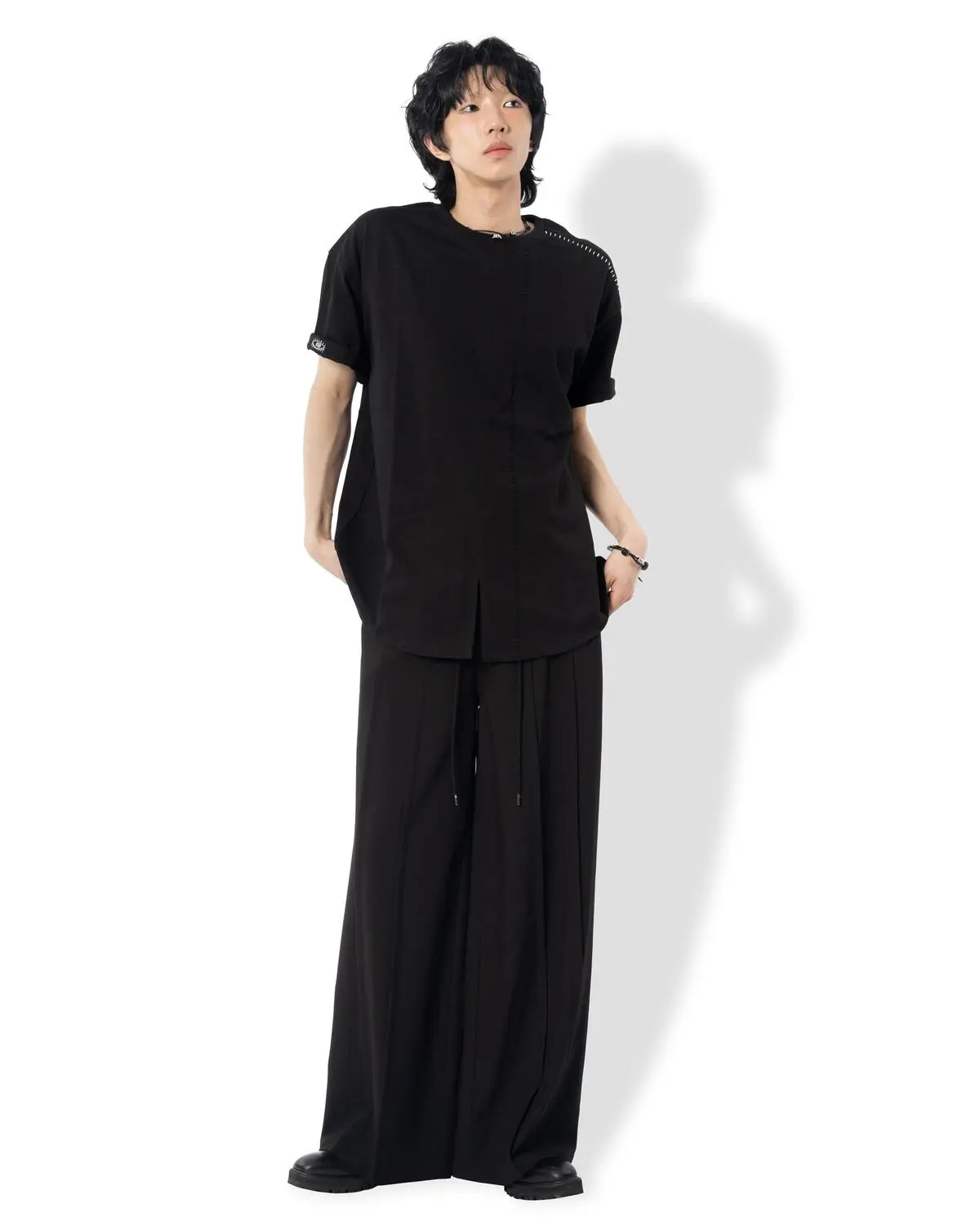 Signature Sleeve Print Point T-shirt (Black)