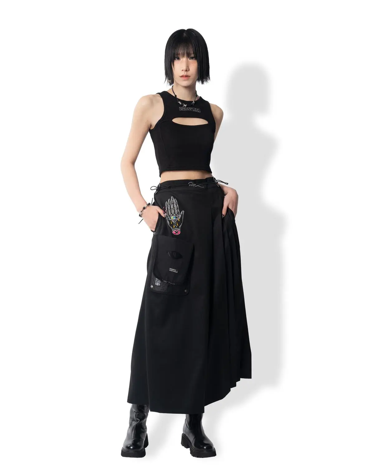 Eye Cut Cropped Sleeveless (Black)
