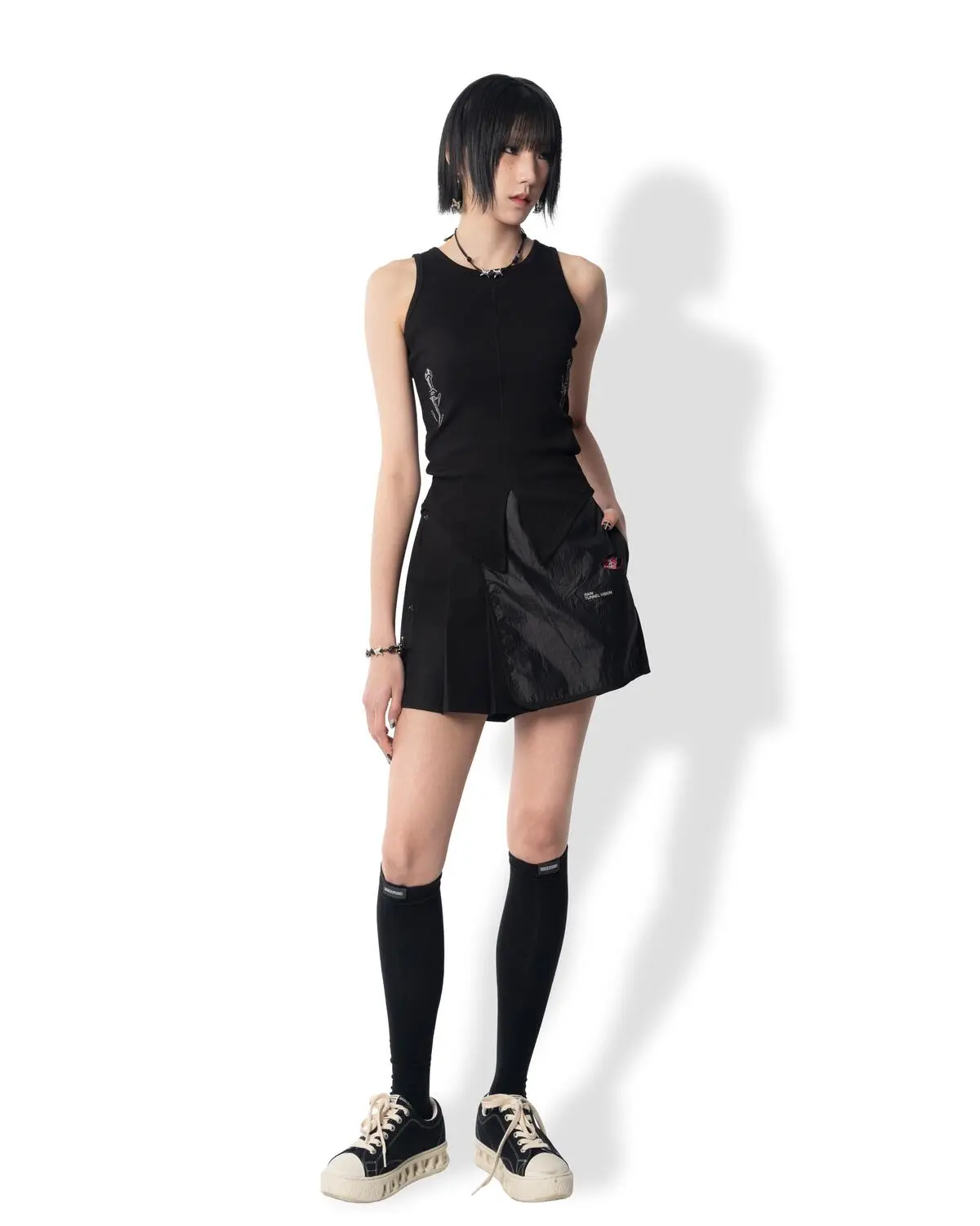 V-Cut Sleeveless (Black)
