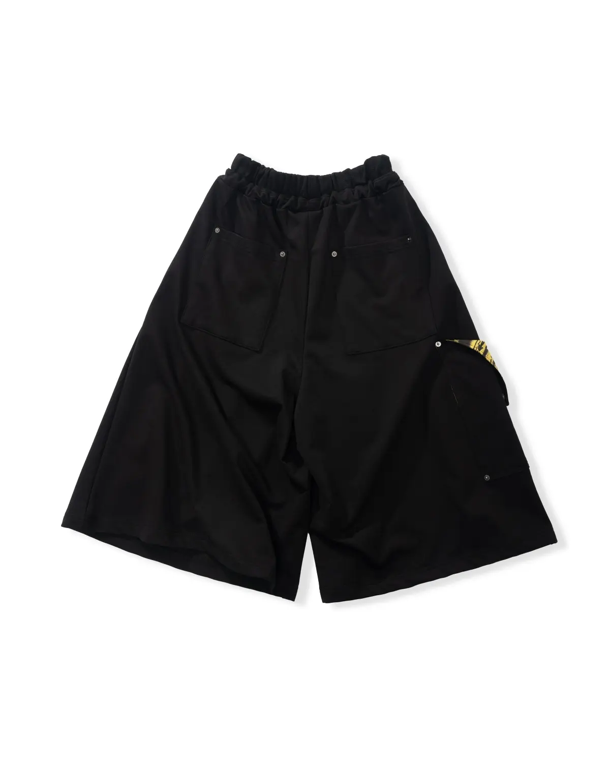 Knit Pin-tuck Bermuda Pants (Black)