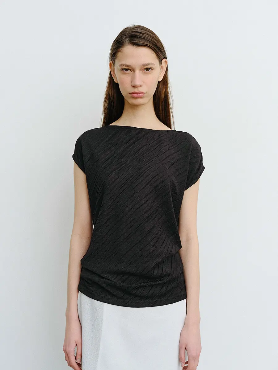 TVR ASYMMETRIC PLEATS TOP_BLACK