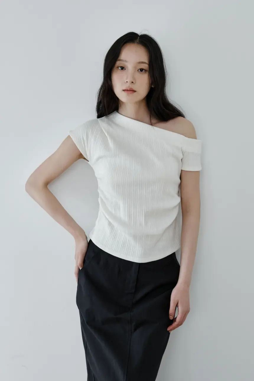 One Shoulder Unbalance T-Shirt (Ivory)
