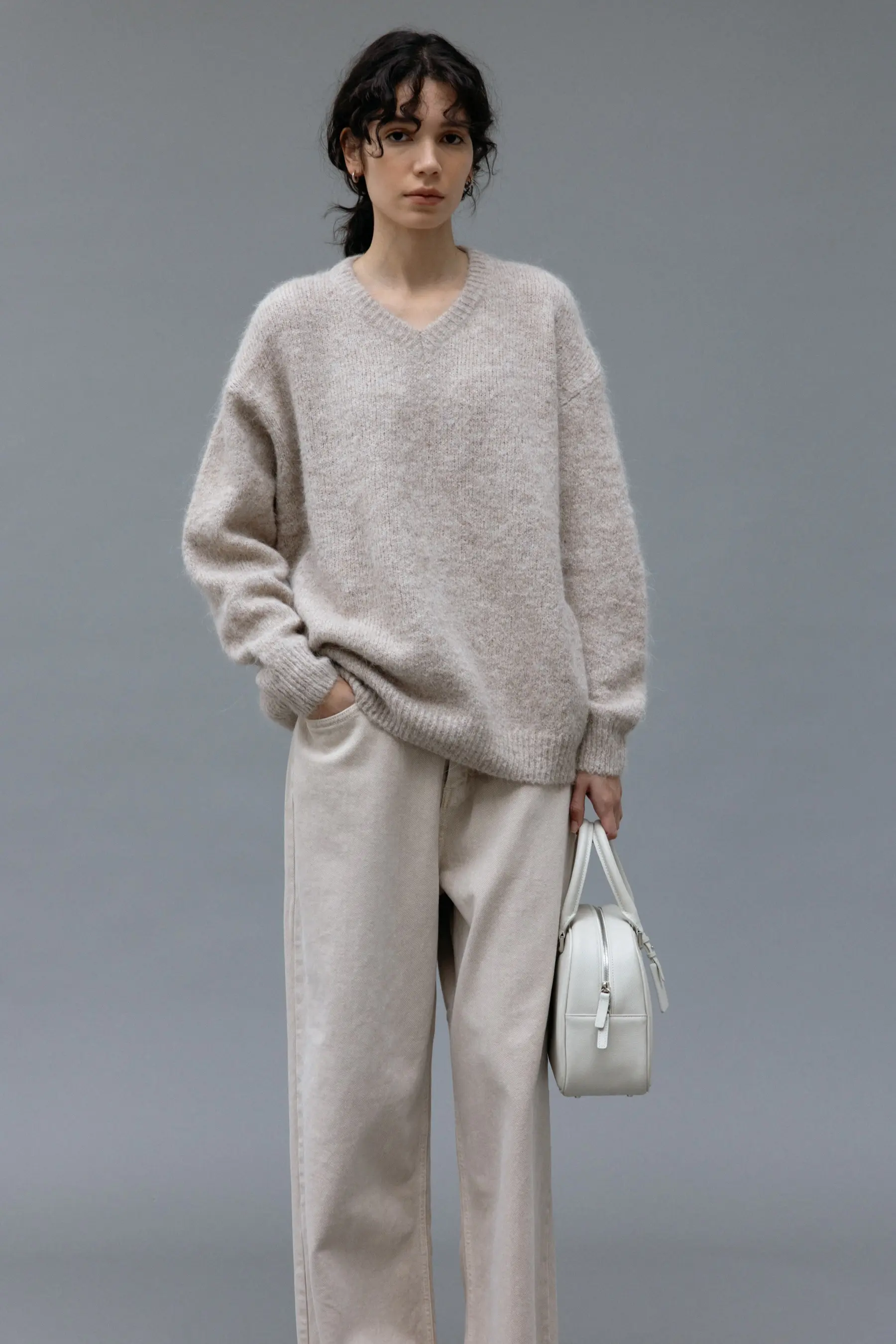 Alpaca V-Neck Knit (Beige)