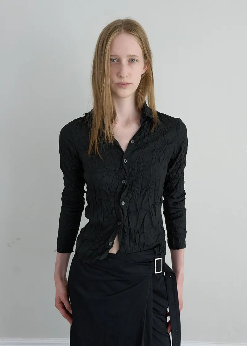 Twist Button Wrinkled Shirt (Black)