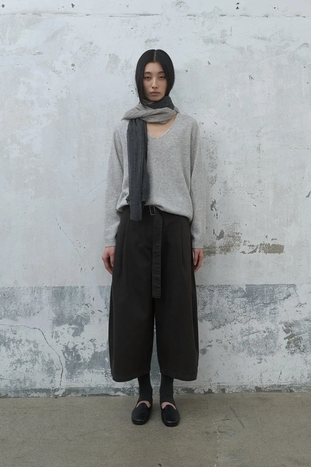 Bare V-neck Pullover (Heather Gray)