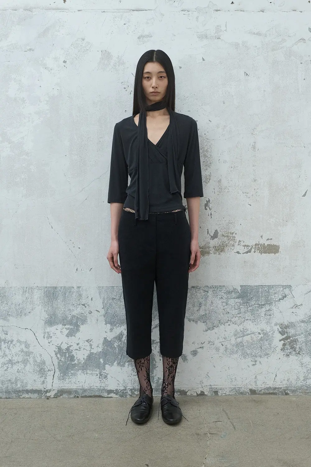 Slant Line Capri Pants (Ink Black)