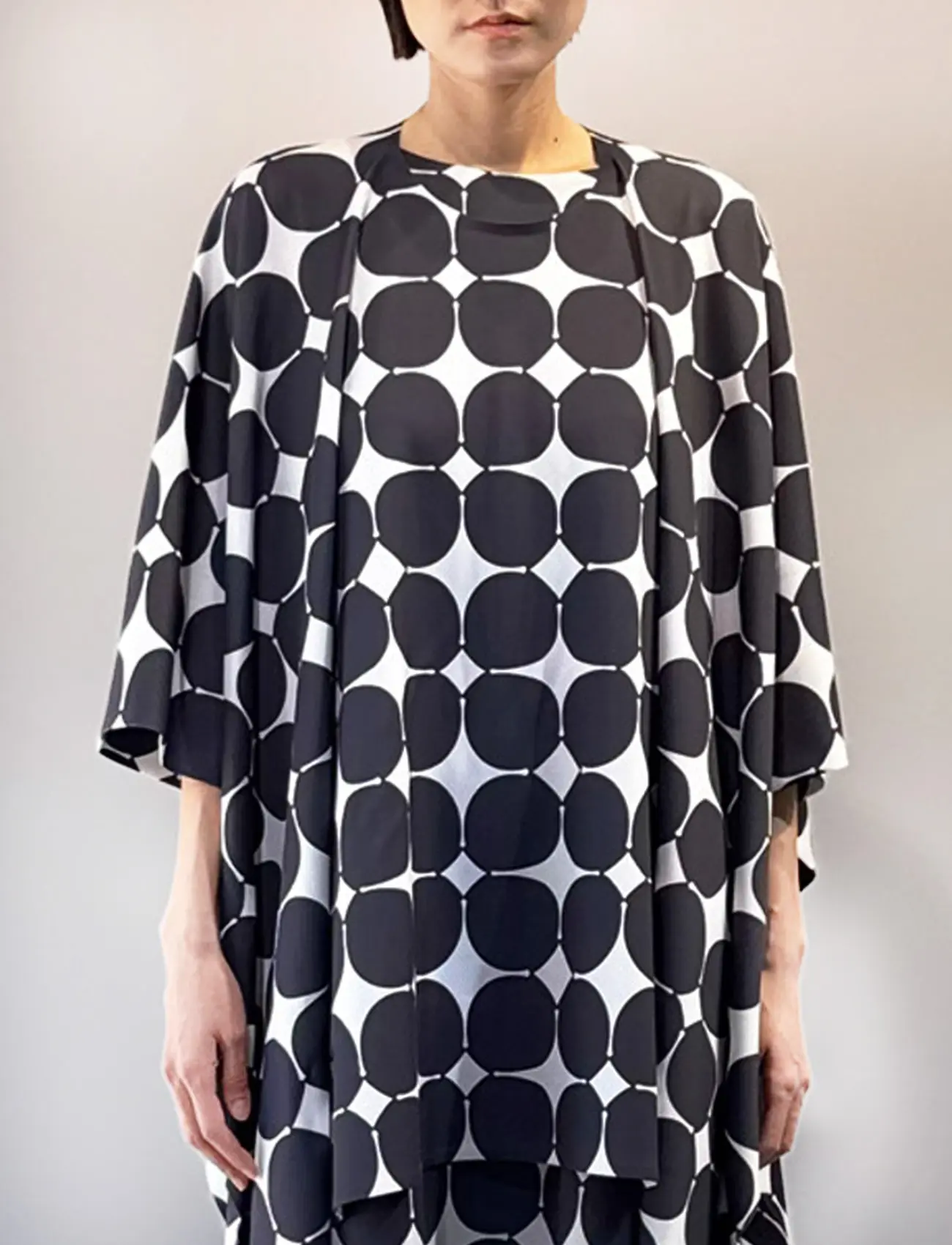 Moon Jar Dot Shawl (Navy)