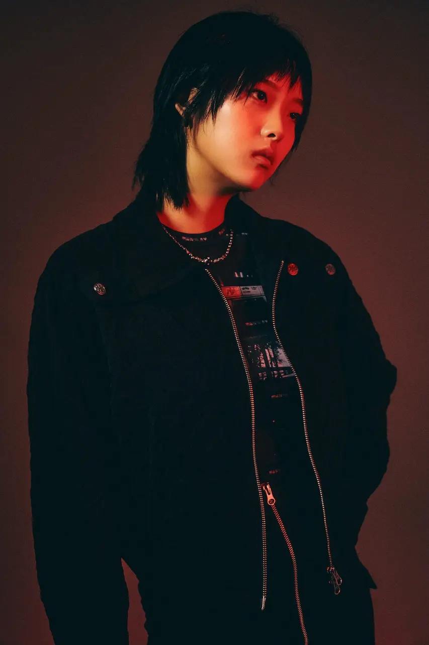 Star Shutter Jumper (Black)