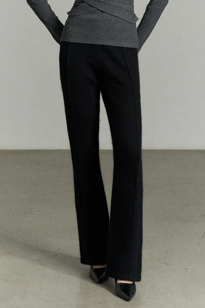 Raccoon Blend Bootcut Knit Pants Black