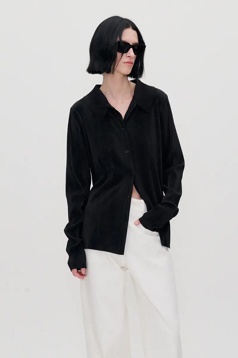 Wide Collar Pleated Blouse Black