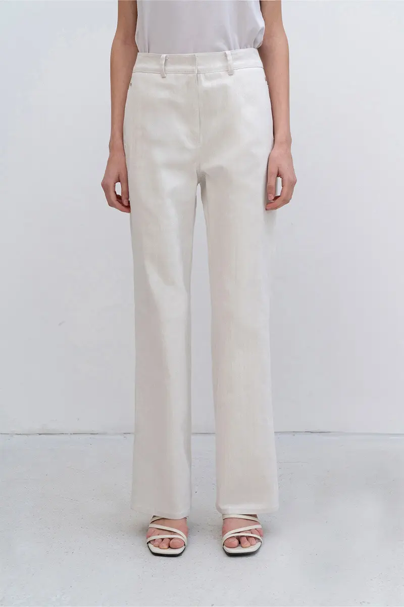 Rivet Details Straight Denim Jeans