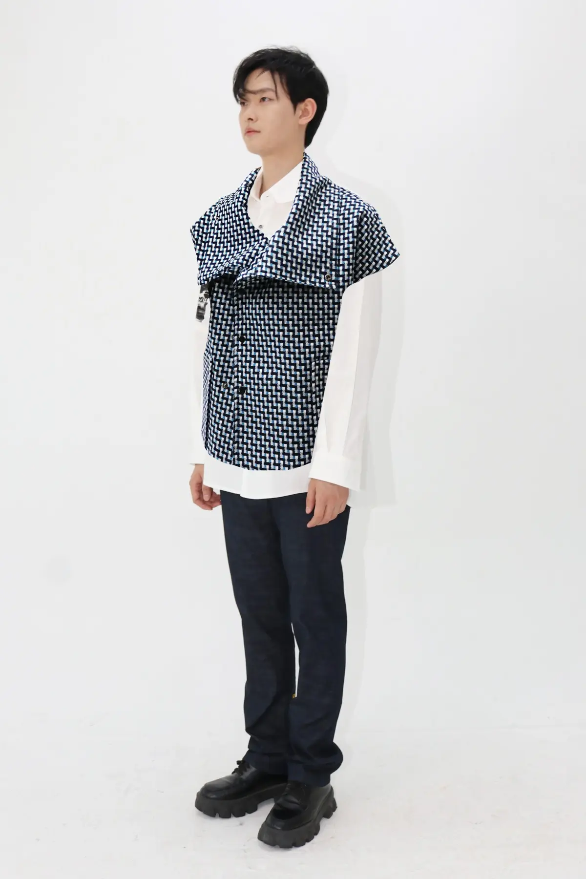 Neck-Up Styling Sleeveless Jacket
