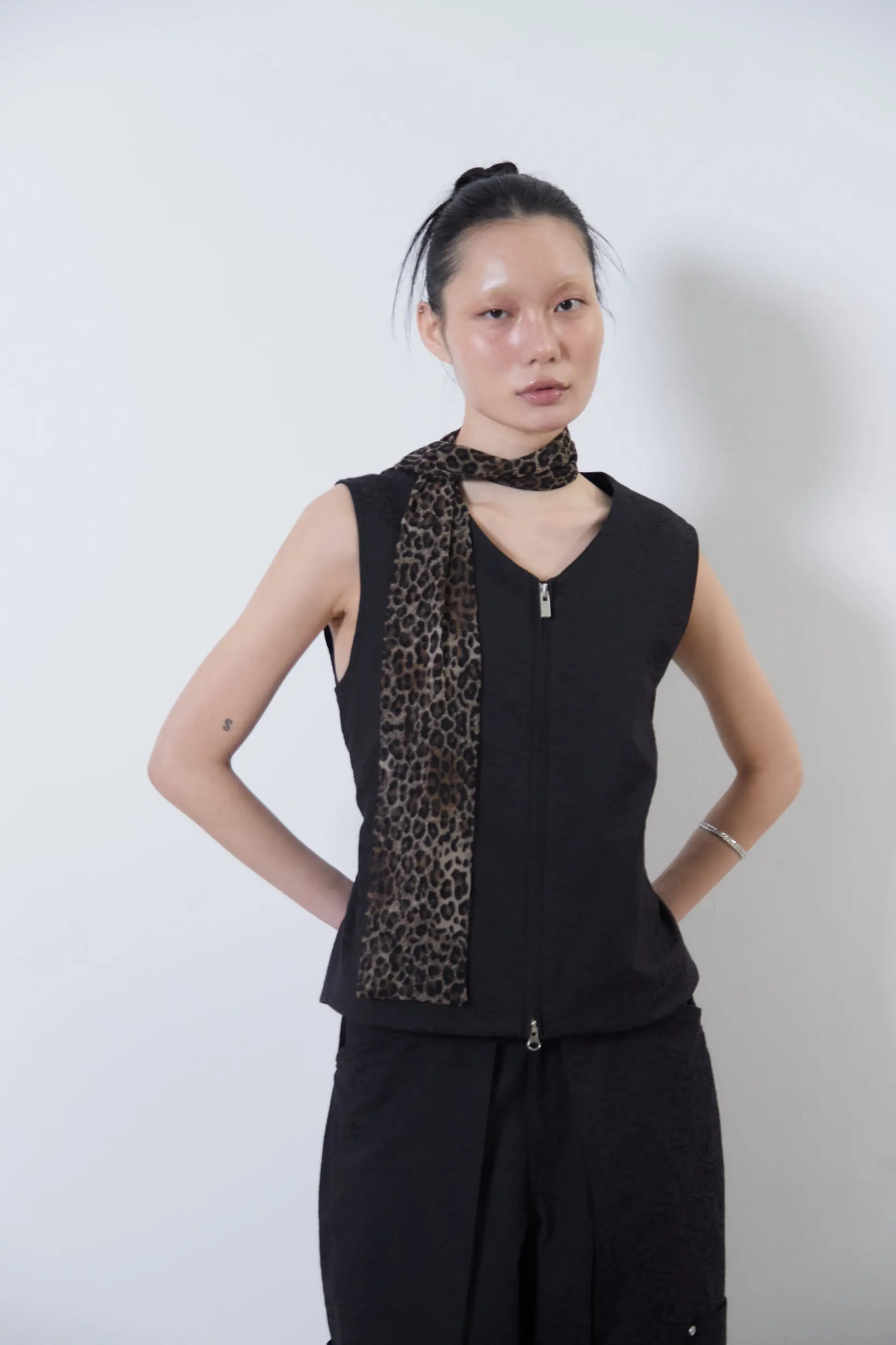 Flower Jacquard Belted Vest (Black, Women)