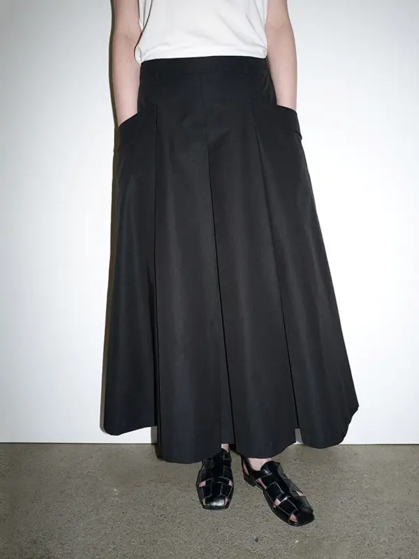 Box Pleats Pocket Skirt (Black)