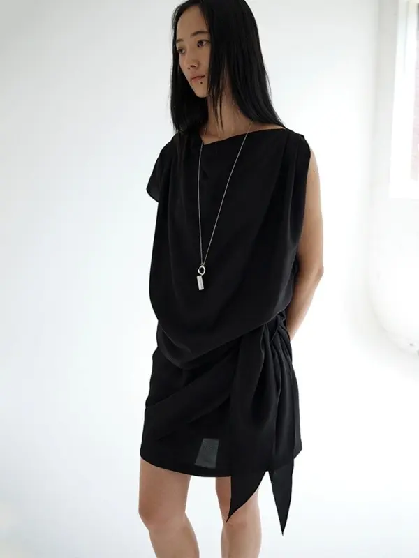 Asymmetric Tuck Top (Black)