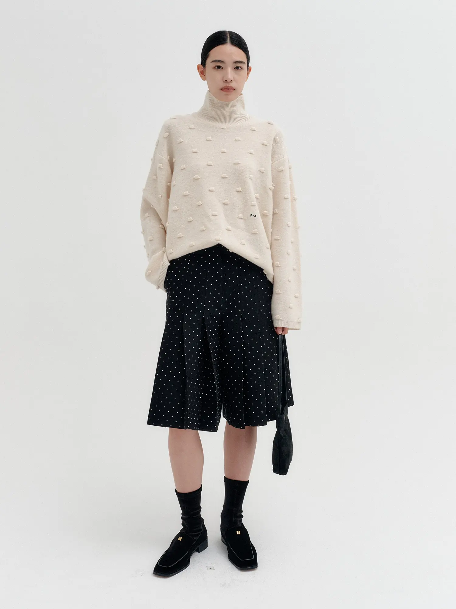 Pleats Bermuda Shorts - Black
