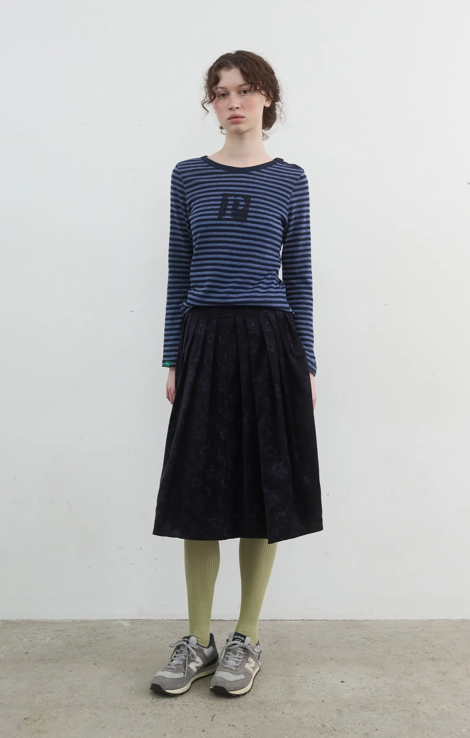 Rosy Pintuck Skirt (Navy)