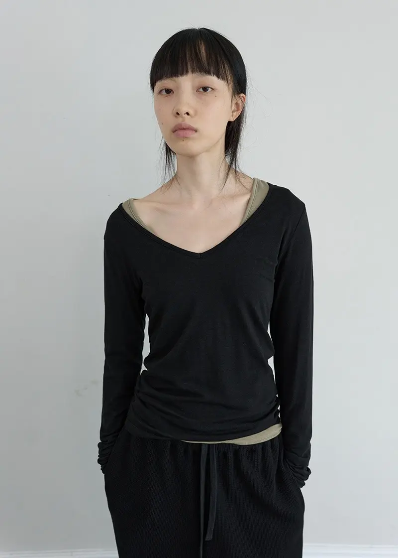 Essential V-Neck Top (Black)