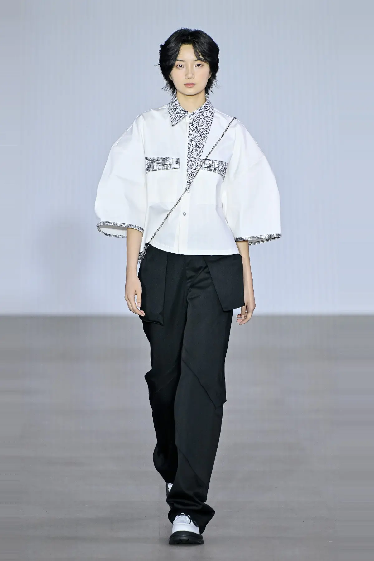 Volume Asymmetric Collar Shirt